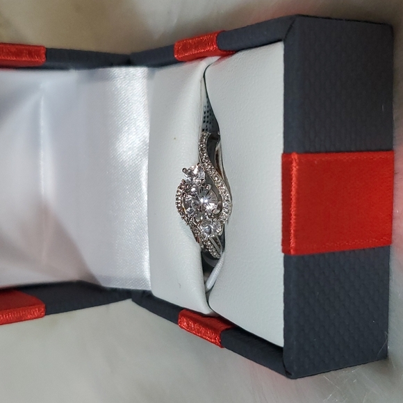 ❤White Sapphire Ring NWT ❤ - Picture 2 of 6